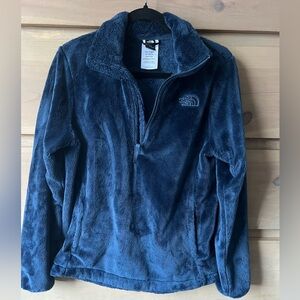 The North Face Oso 1/4 Zip Up.